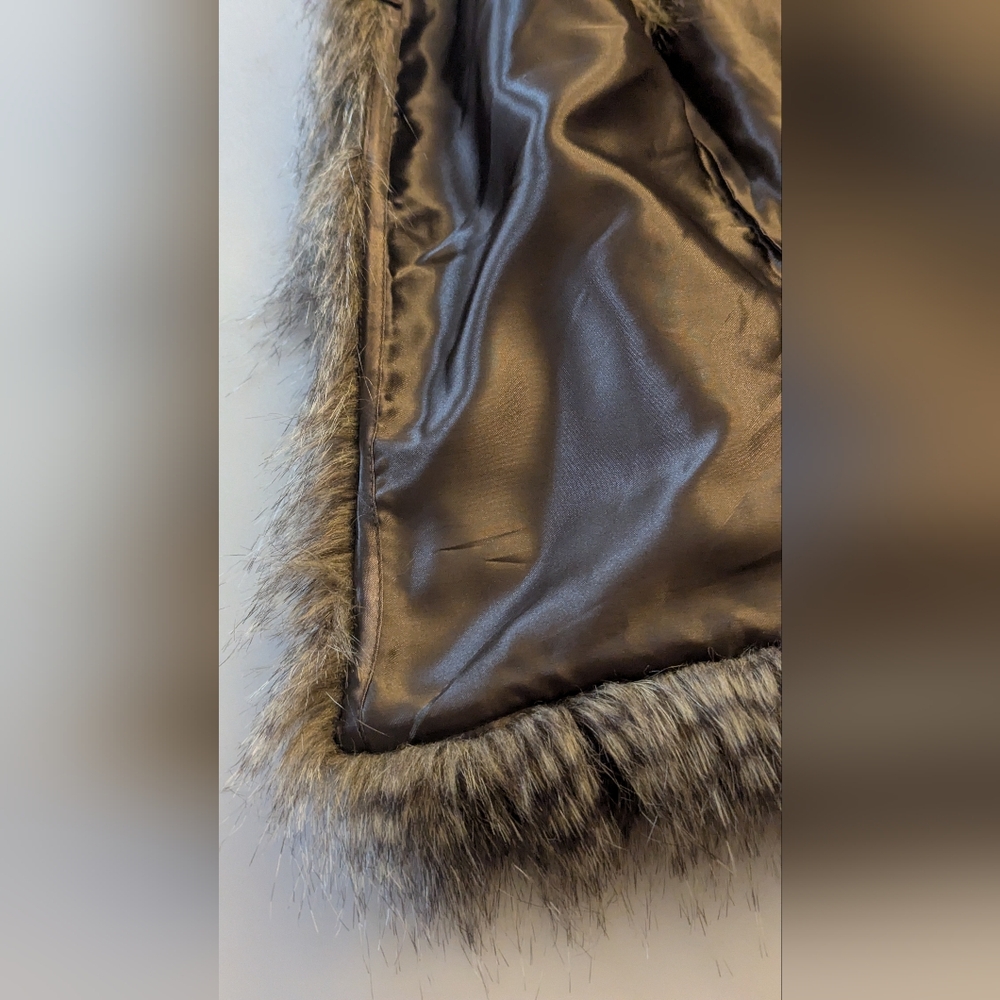 H&M Women’s Beige Stylish Lightweight Faux Fur Vest. Size 4 - Picture 7 of 11